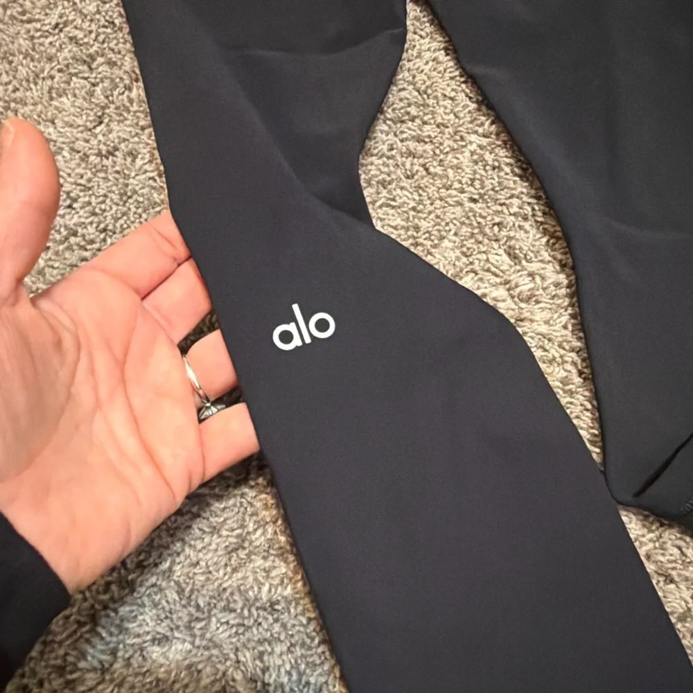 ALO Yoga High-Waist Ripped Warrior Leggings | Black | Size M